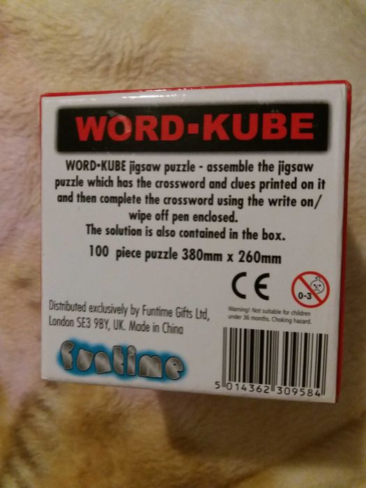 Wyrazowy sześcian po ang. i kula "wciskacz" kulkami