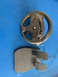 Volante + pedais Thrustmaster T80