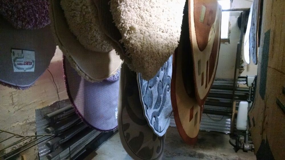 Чистка килимів, з віджимом в центрафузі. Чистка диванів, матраців.