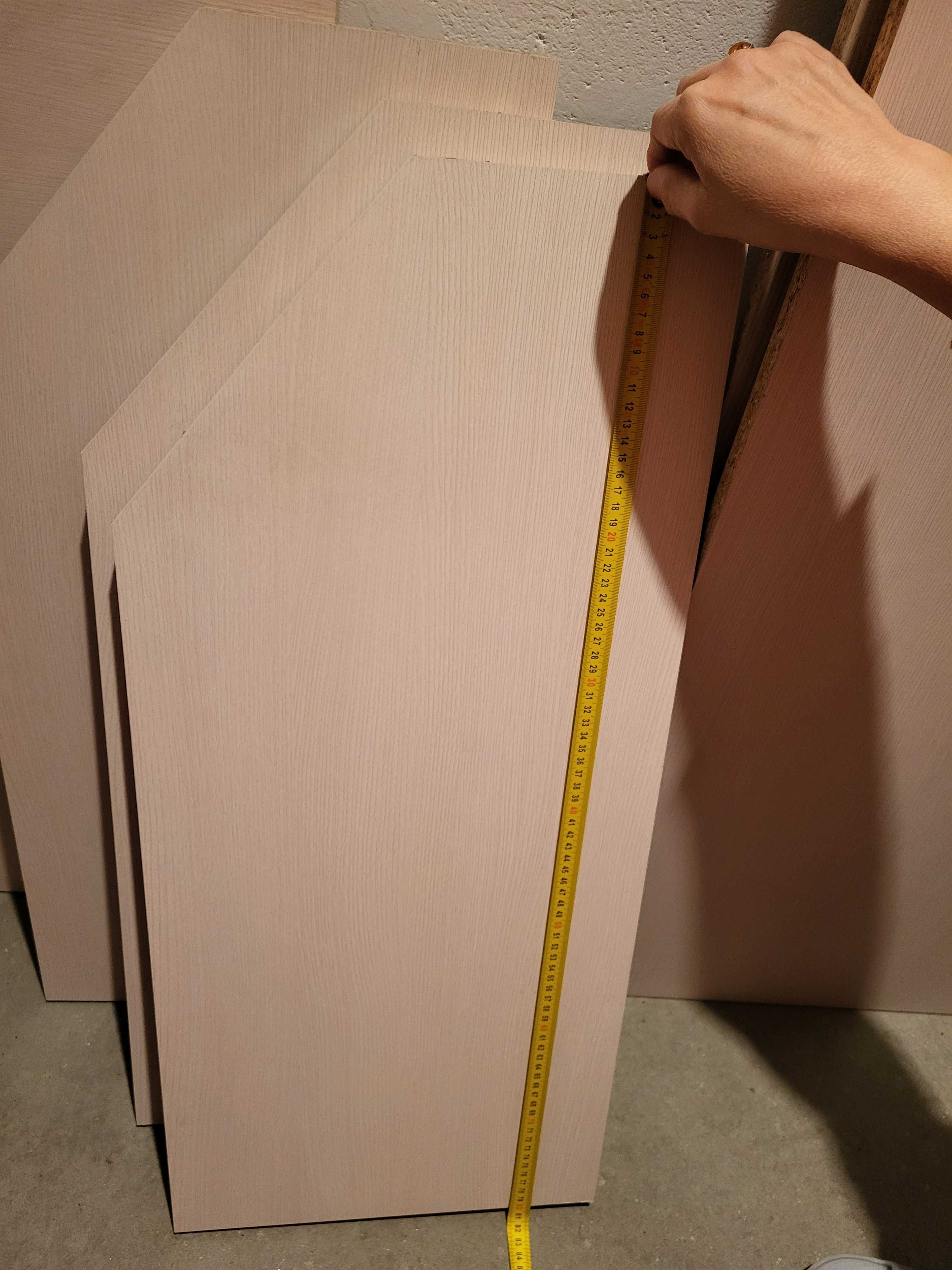 Zabudowa skosu szer. 228 cm, głęb. 60 cm i 80 cm, wys. 39 cm
