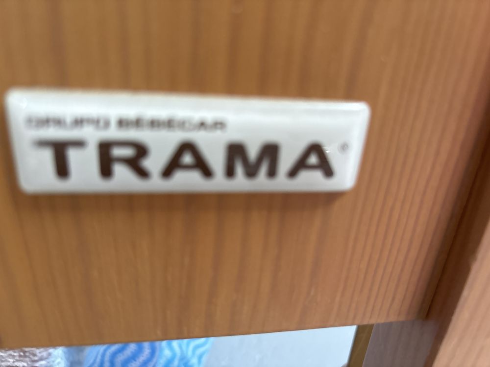 Cama de grades de madeira  TRAMA
