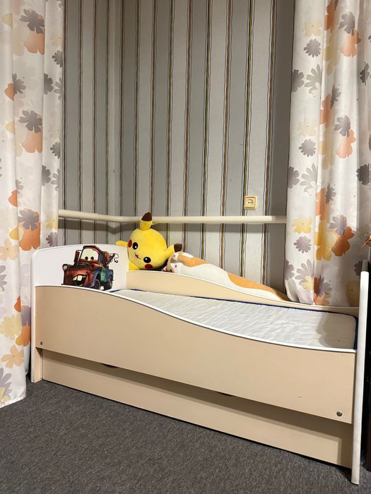 Ліжко дитяче з бортиком та матрасом