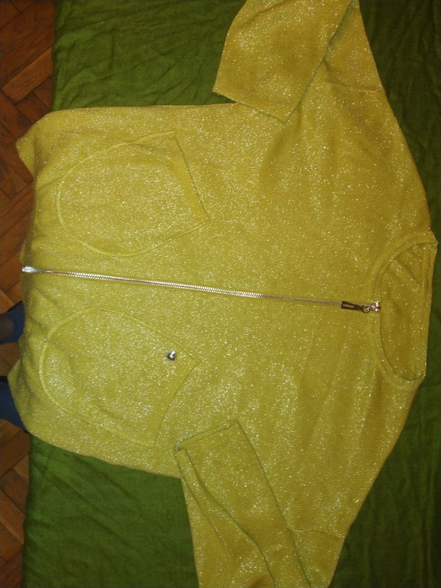 Sweter jasno zielony z błyszczącą nitką