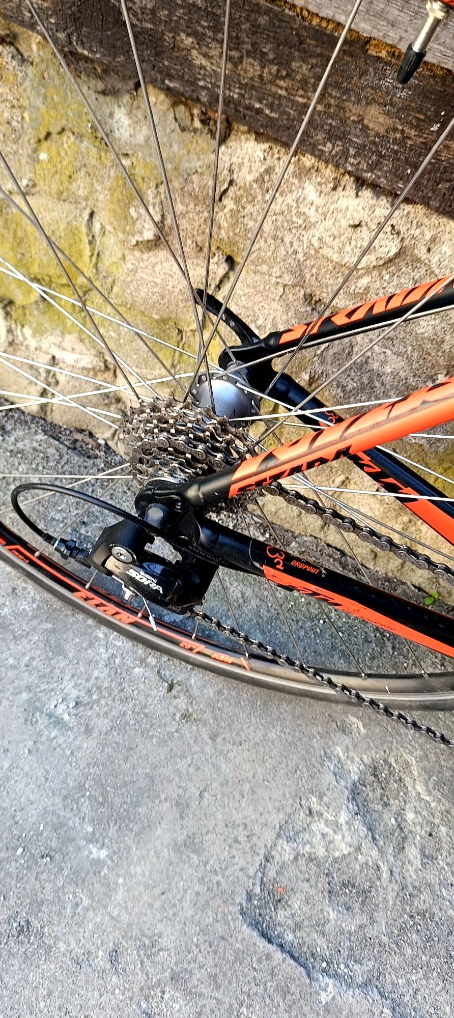 Szosa.  KTM.  Strada 800