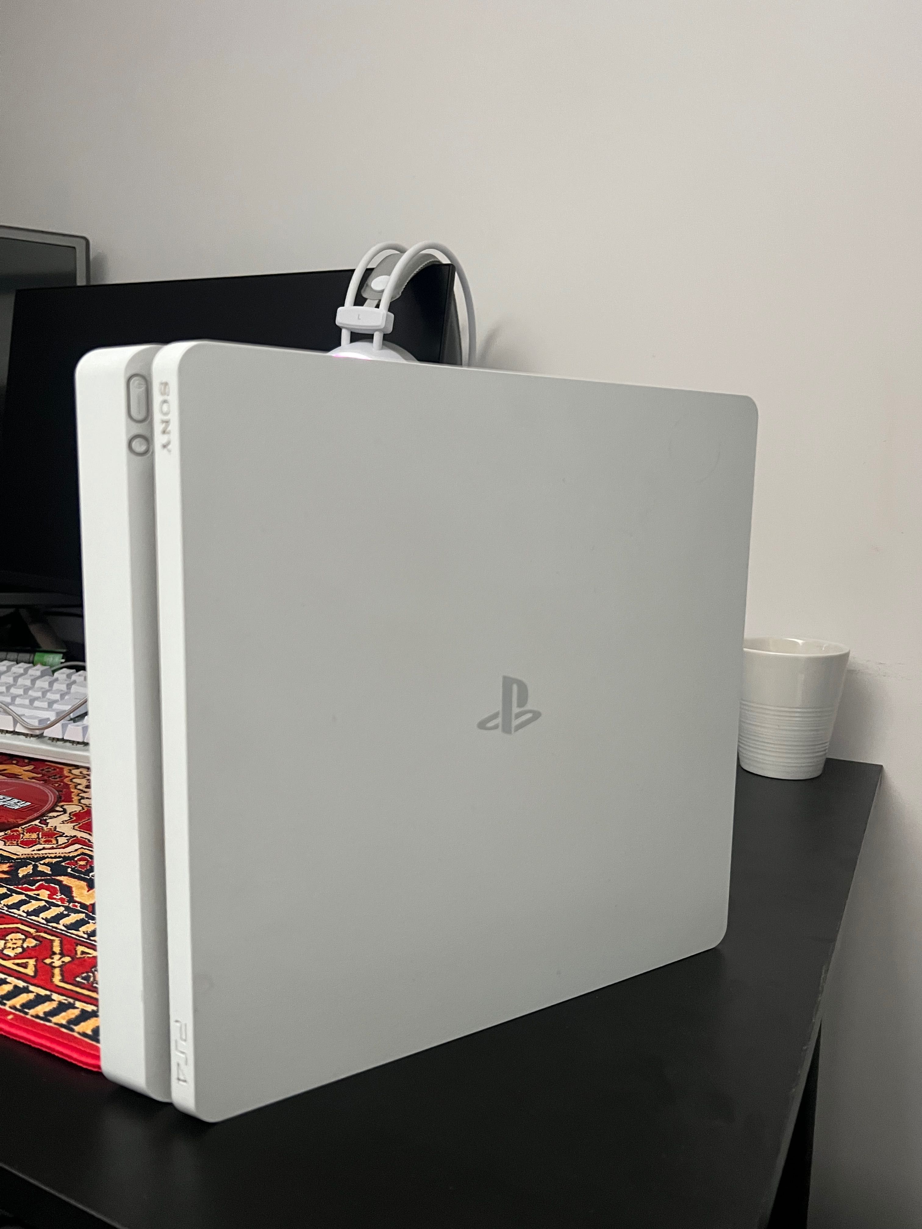 Ps 4 1tb + gry 2 joysticki + telewizja