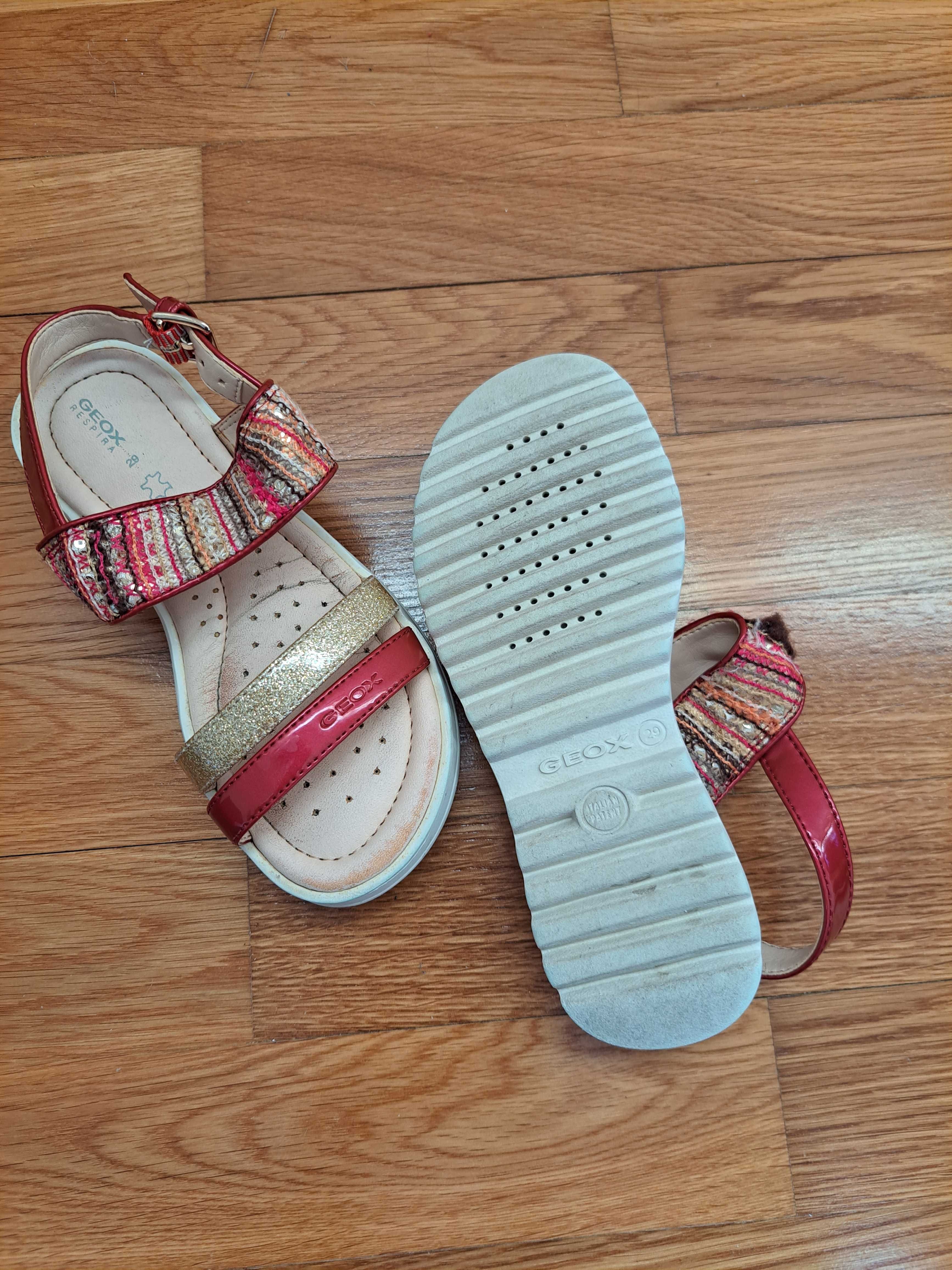 Sandálias para menina da Geox (tamanho 26 e 29)