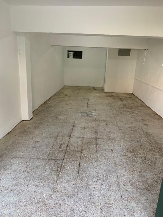 Espaço comercial/Loja - 40m2 com casa de banho e acesso direto a rua