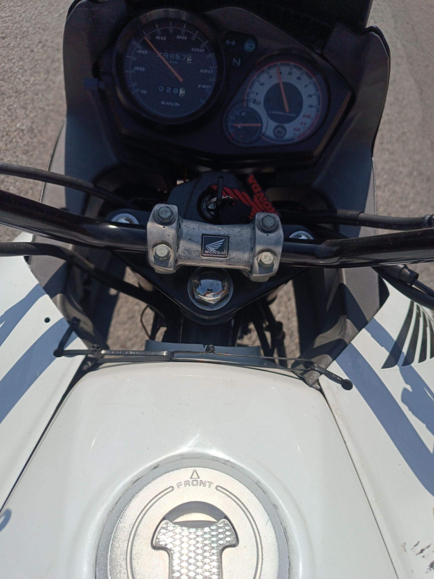 Vendo mota CBF 125 o troco por comercial  com o sem acerto