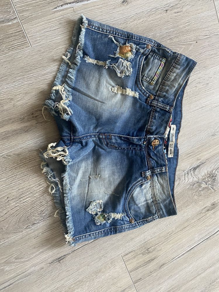 Dwie pary krotkich spodenek jeans, Guess