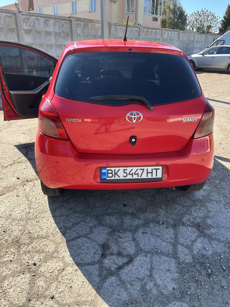 Продам свій автомобіль Toyota Yaris