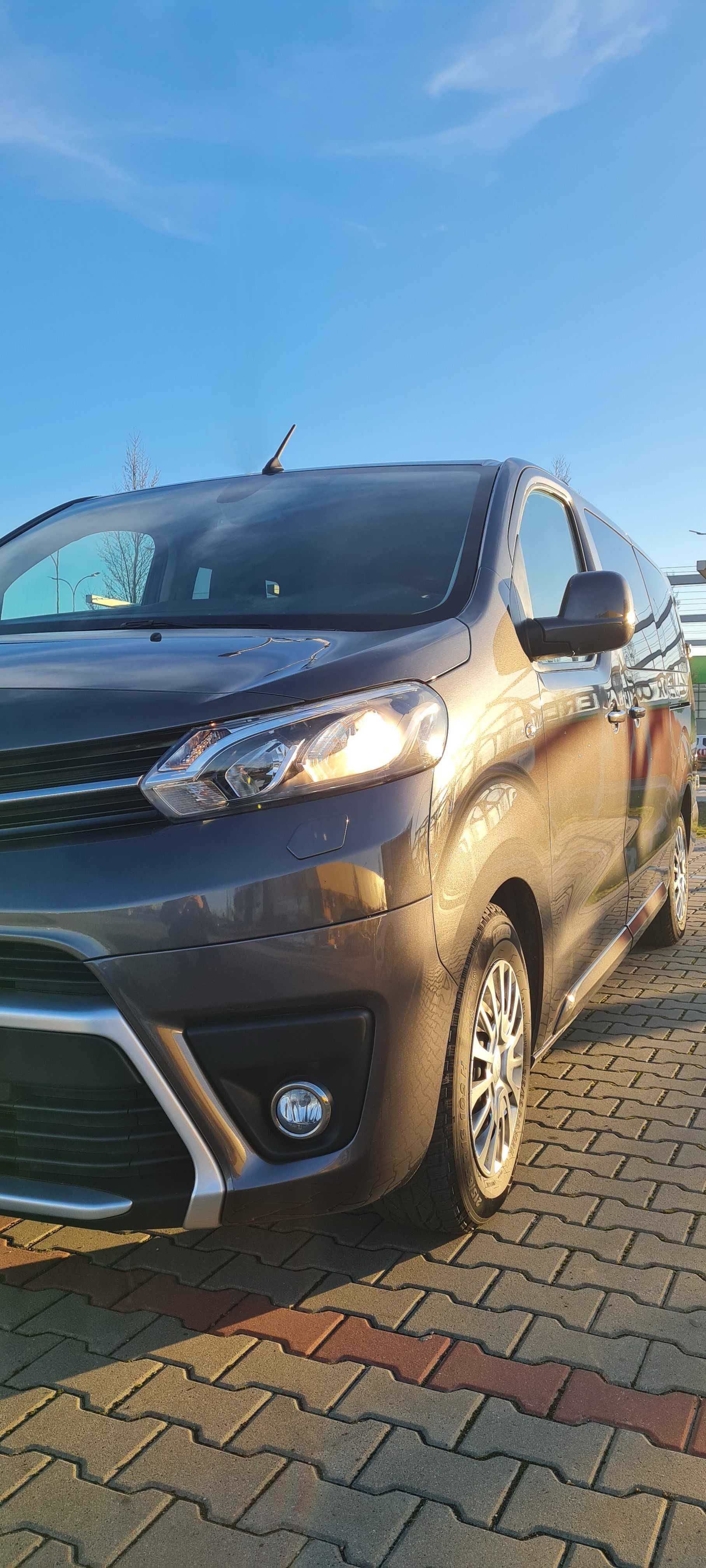 Wynajem Busów – Idealne Wybór na Wakacje, Eventy i Wyjazdy Służbowe!