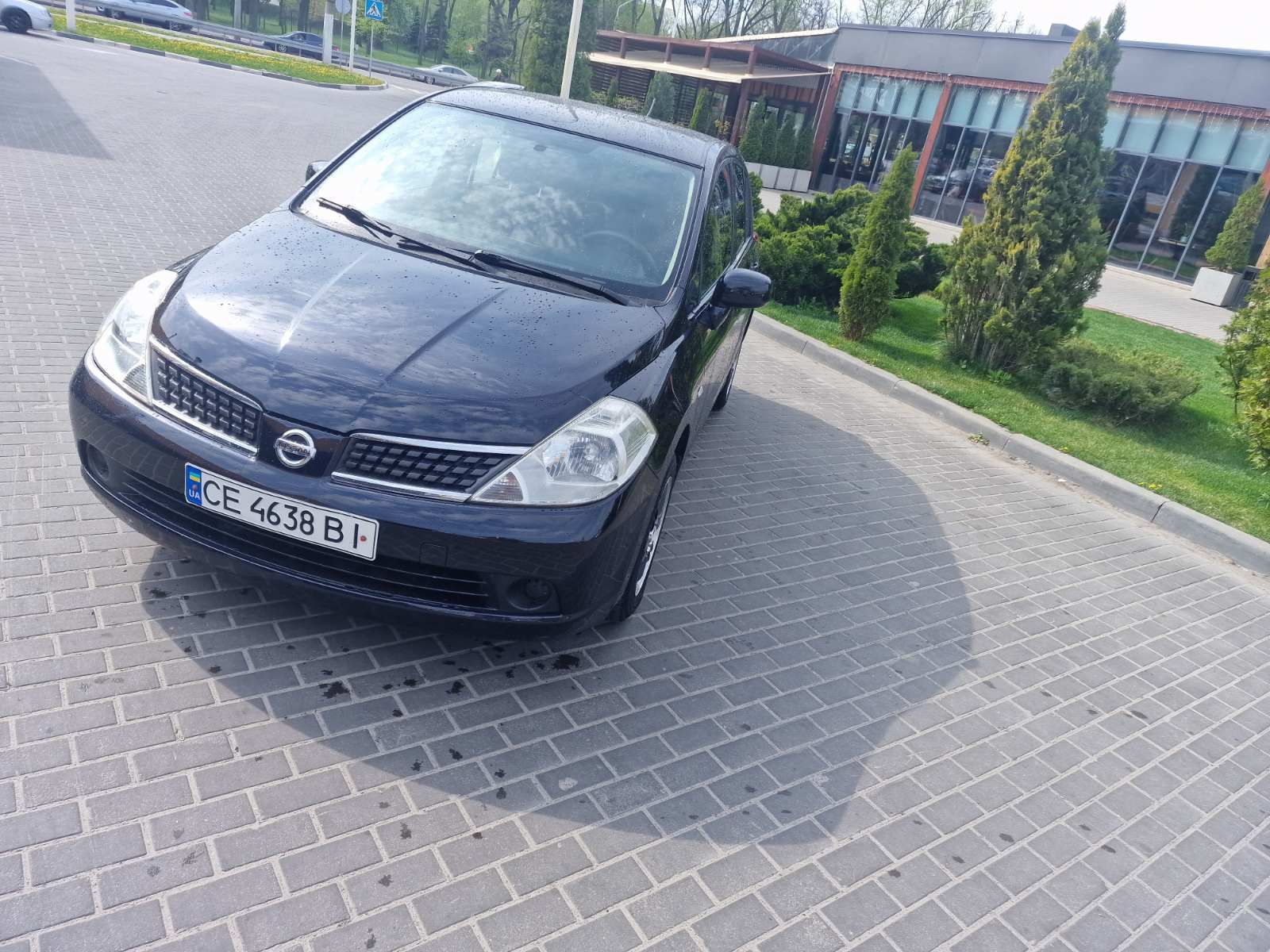 Nissan Tiida 2008 бензин хорошая