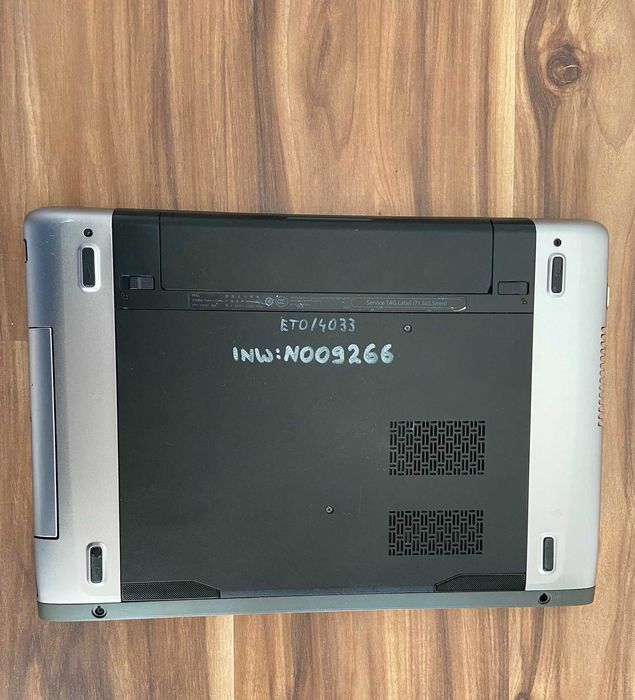 Laptop Dell Vostro  15.6 cali. Uszkodzony z ładowarką.