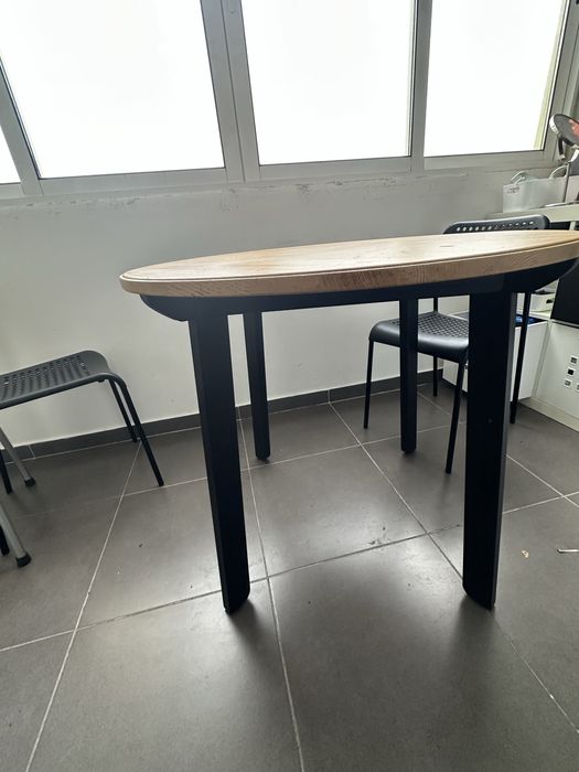 Conjunto mesas e cadeiras