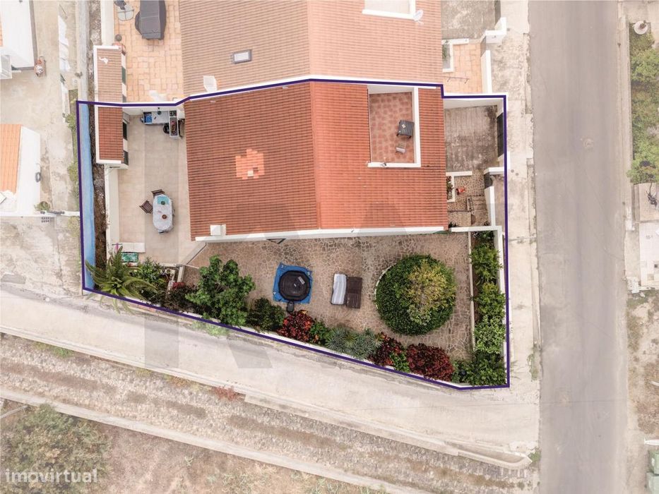 Moradia T2+3 Toda Renovada Com Garagem E Jardim À Venda Em Porto Santo