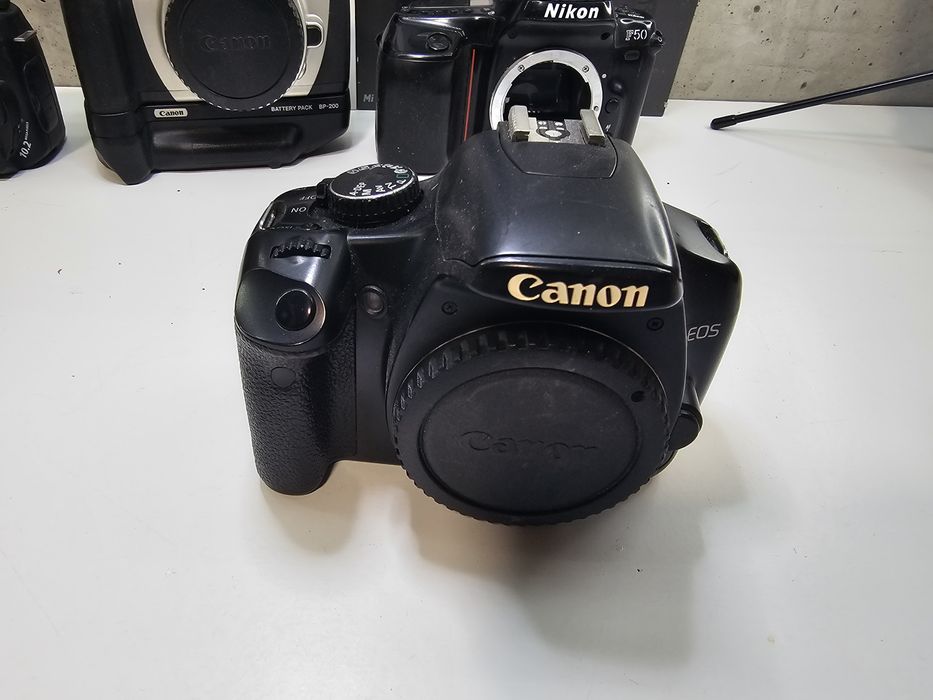 Дзеркальний  Фотоапарат Canon EOS 450D 12.2 МП