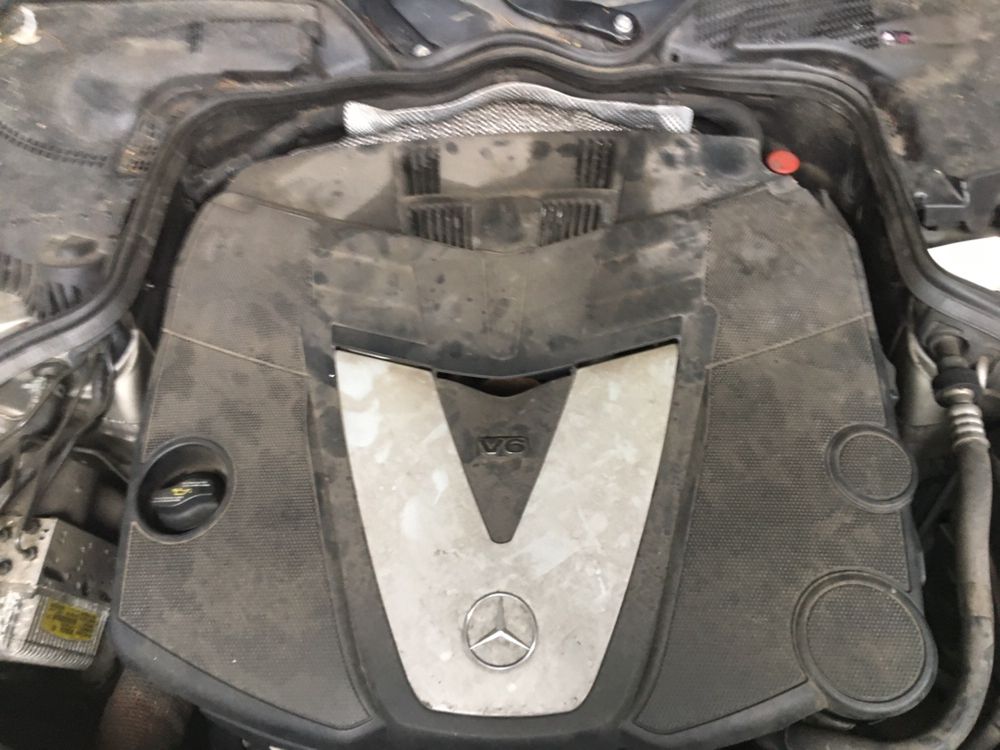 Mercedes w204 w209 w211 3.0 CDi V6 Pokrywa osłona silnika