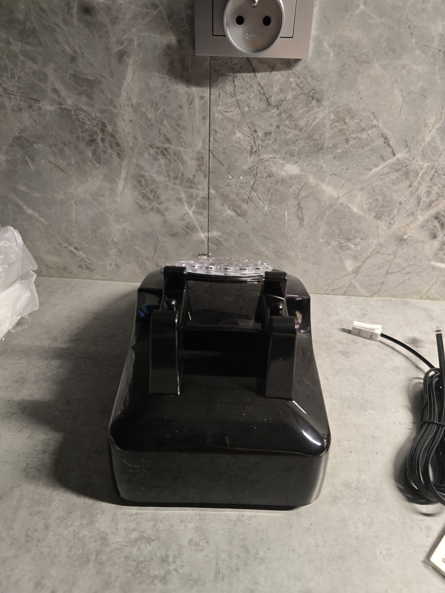 Telefon stacjonarny z złączami bez słuchawki