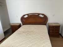 Quarto de madeira maciça, completo
