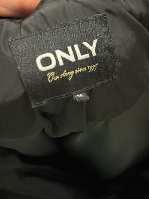 Зимова жіноча куртка