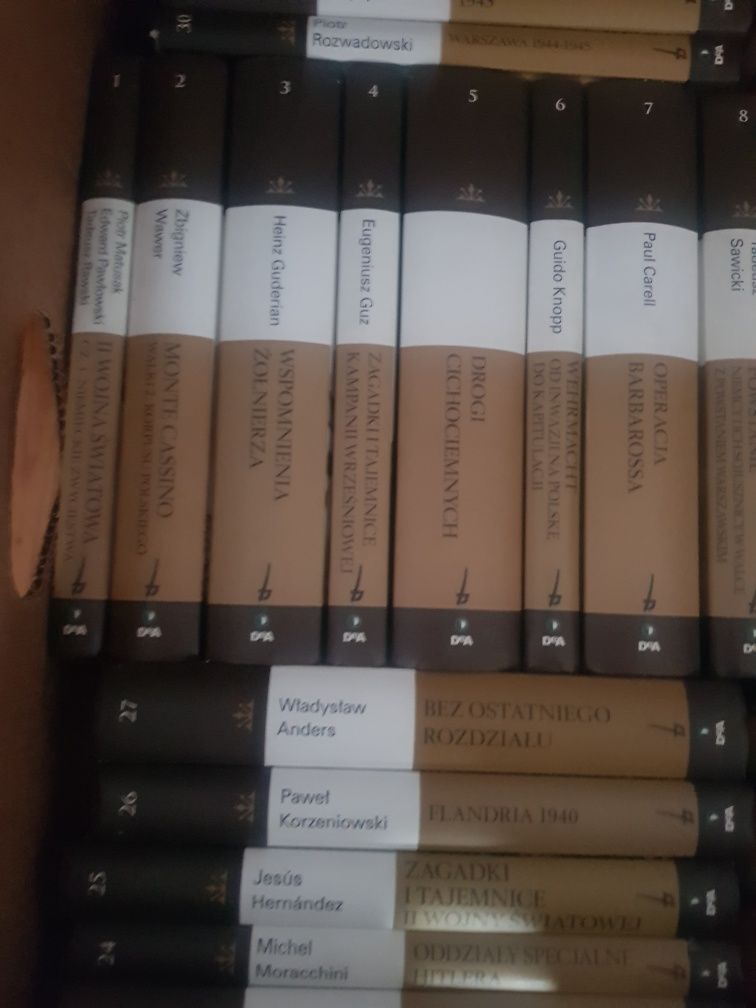 kolekcja książek biblioteka II wojny światowej