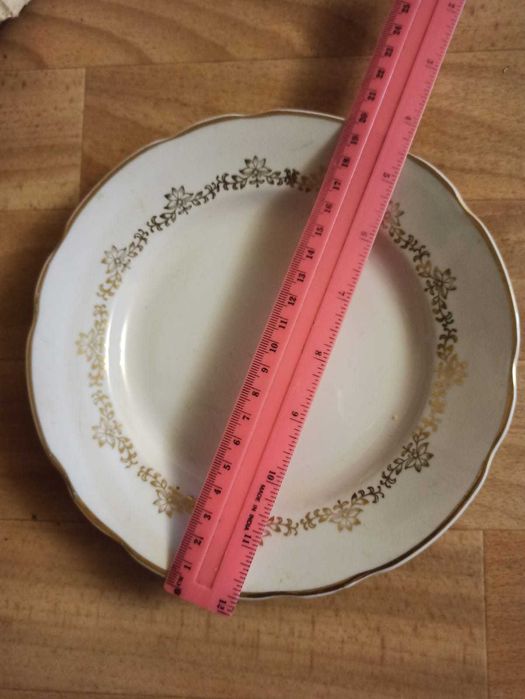 Тарелки глубокие и мелкие