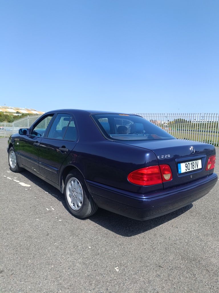 Mercedes Benz e220d