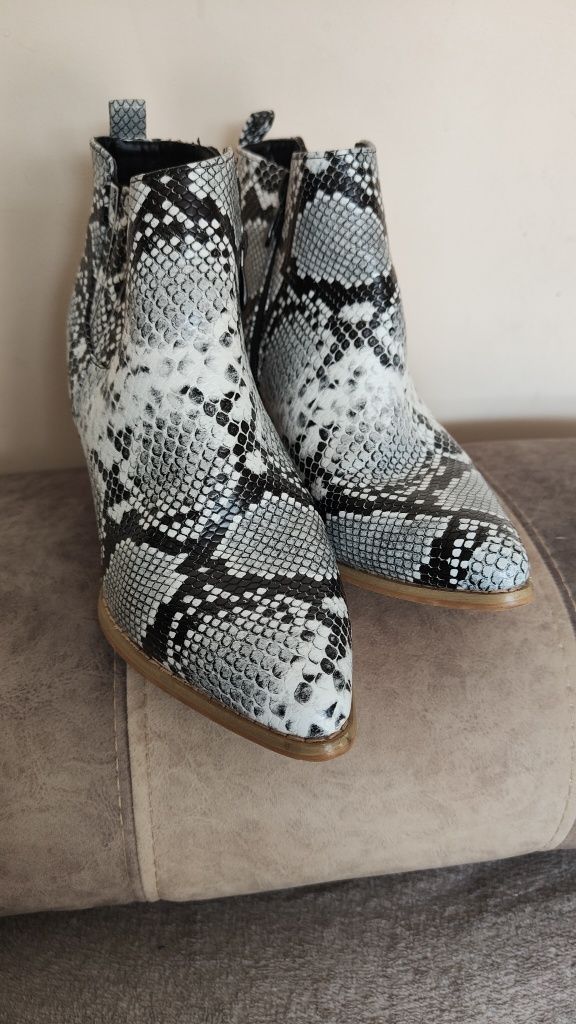 Buty wężowe botki kowbojki 38 rozmiar