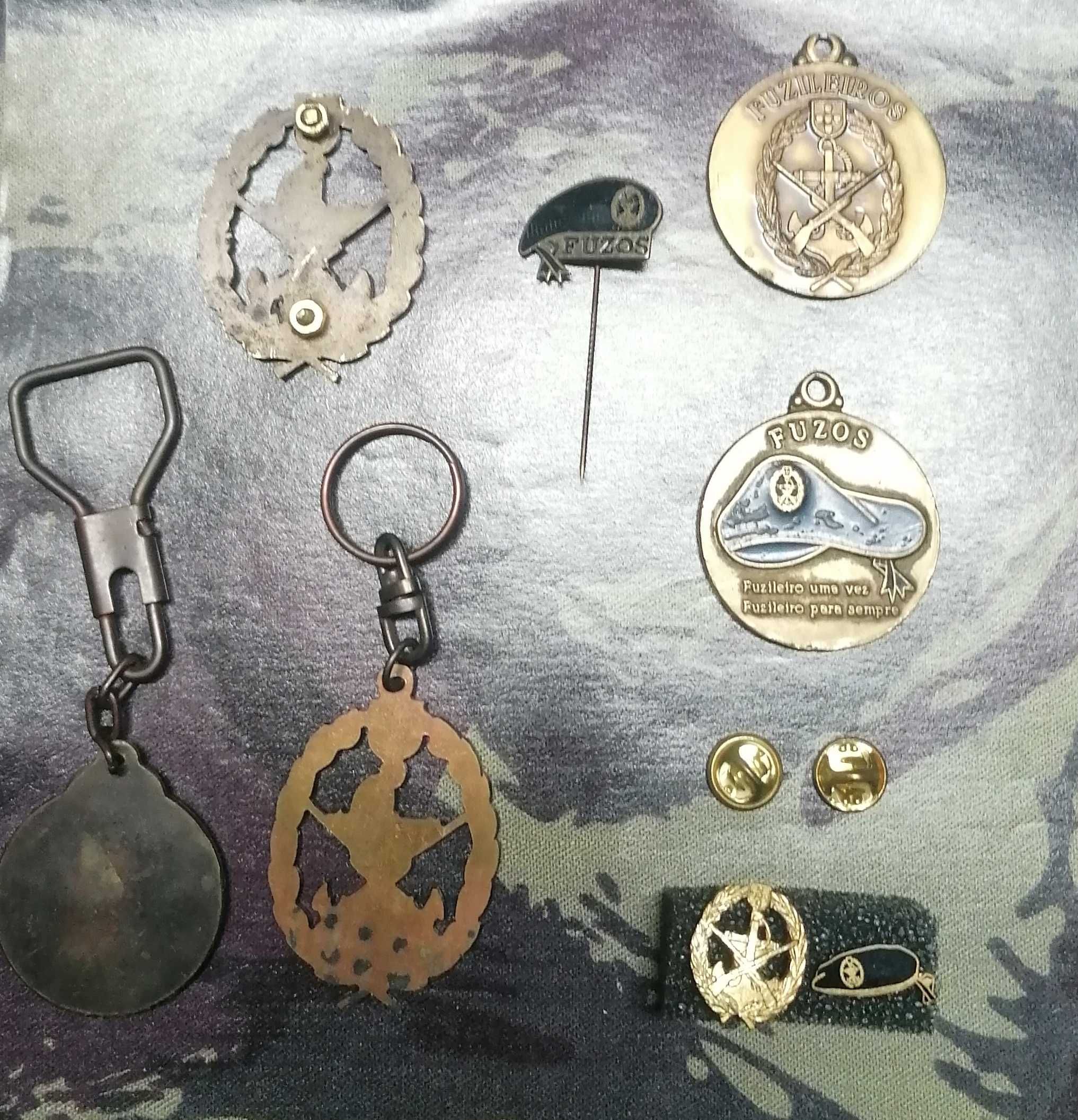 FUZILEIROS - 2 pins, 1 emblema, 1 crachá e 4 porta chaves