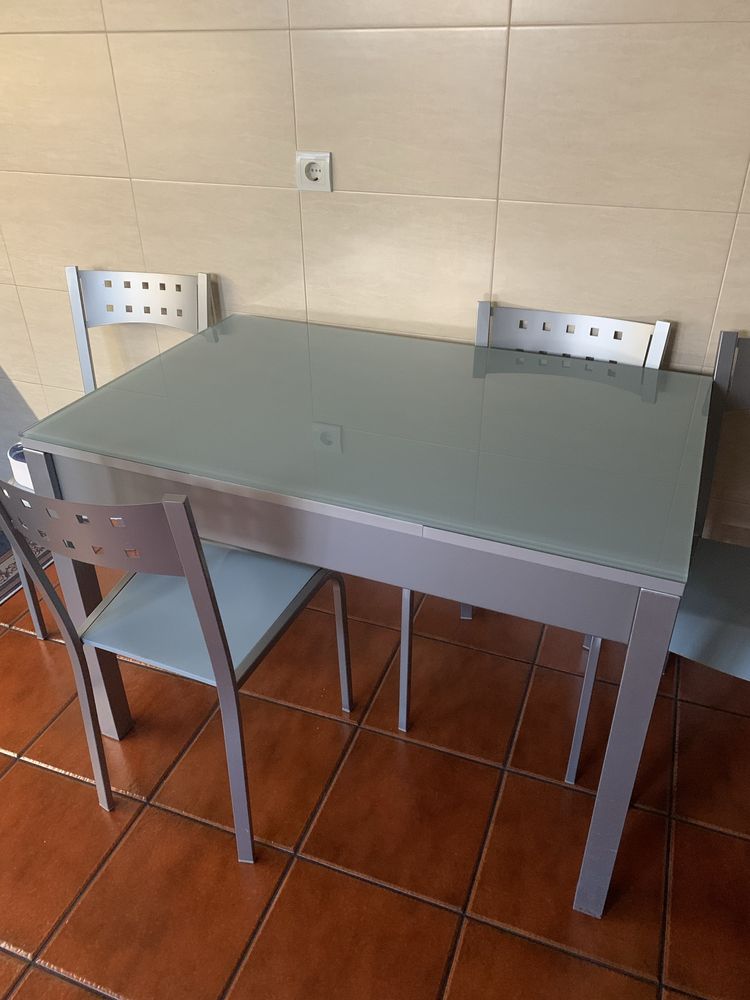 Conjunto mesa com 4 cadeiras extensível 110x70cm cinzento