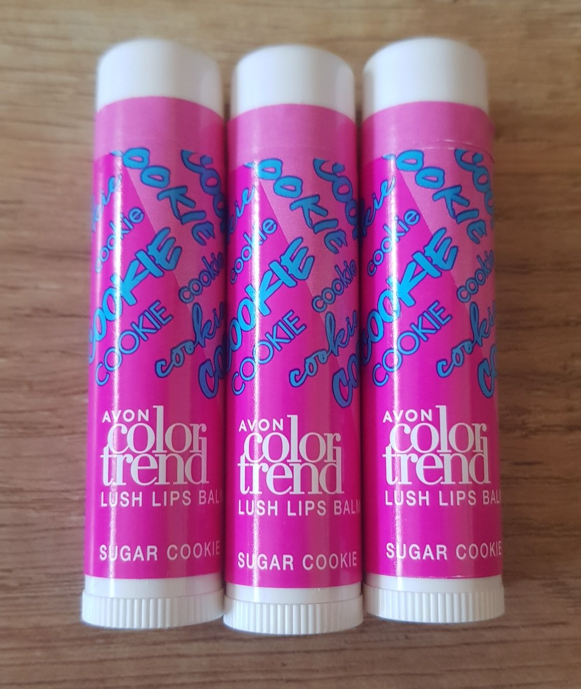 Avon Color Trend pachnący balsam do ust Kolorowy koktajl Ciastko