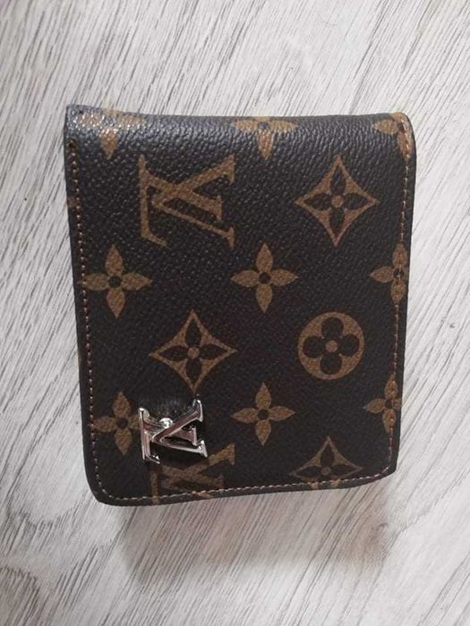 Nowy portfel męski Louis Vuitton LV kolor brązowy ! Metalowe logo