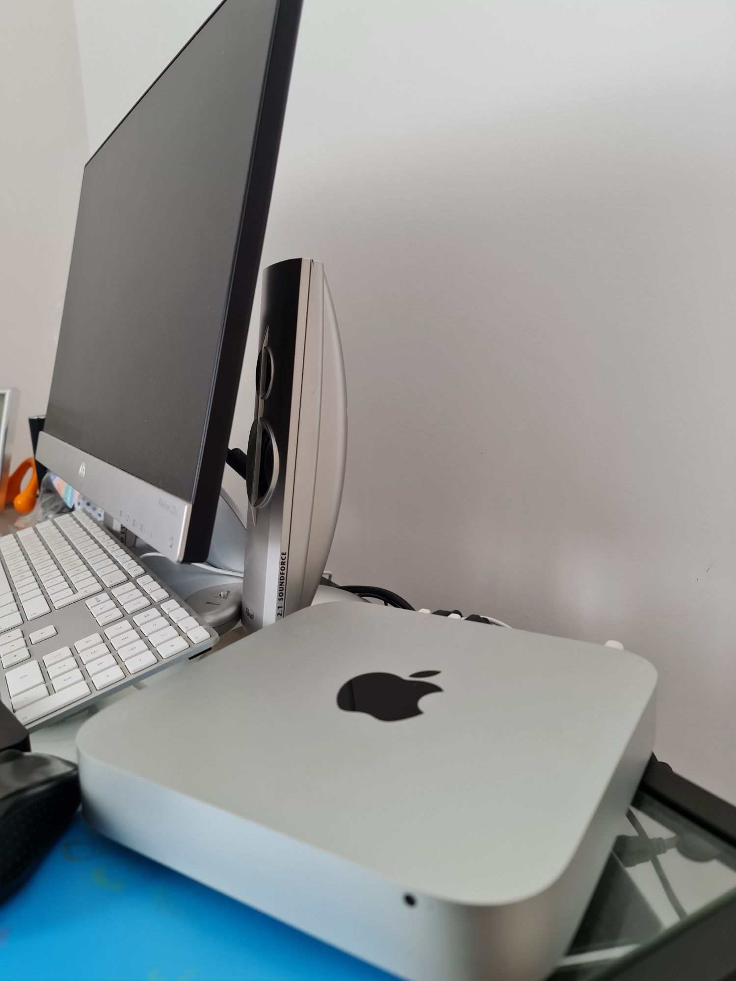 Computador Mac mini + monitor