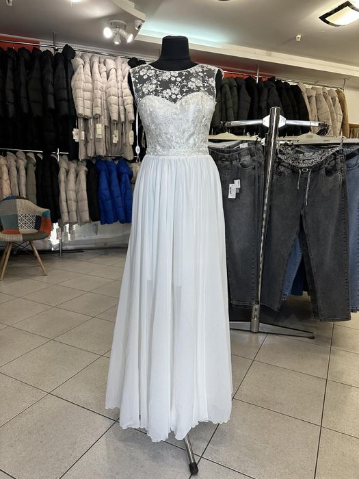 Плаття сукня весільна розмір 42-44.  ОТ-73, ОГ - 90