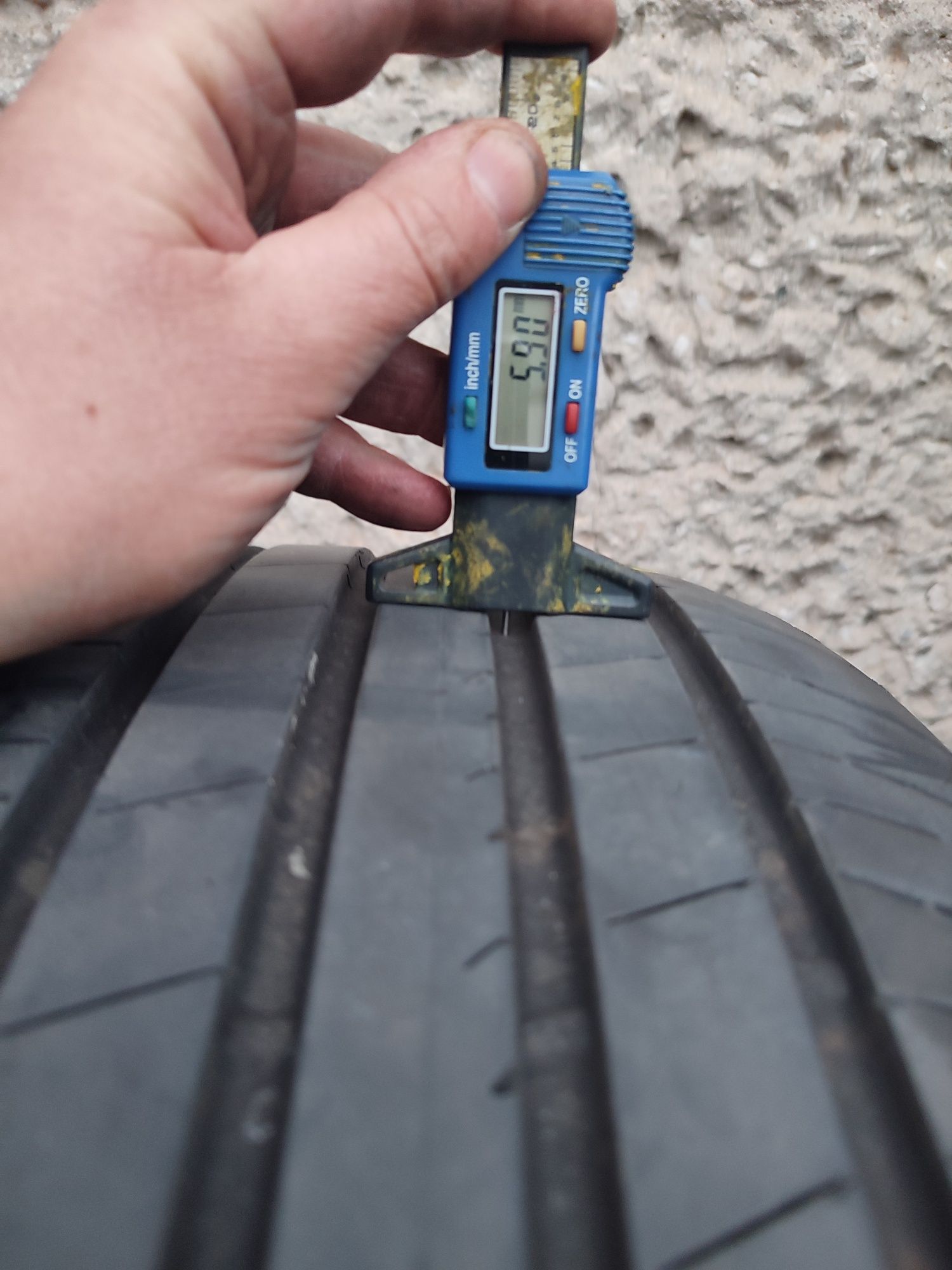 Dwie opony Bridgestone Alenza001 235/50/20 100W