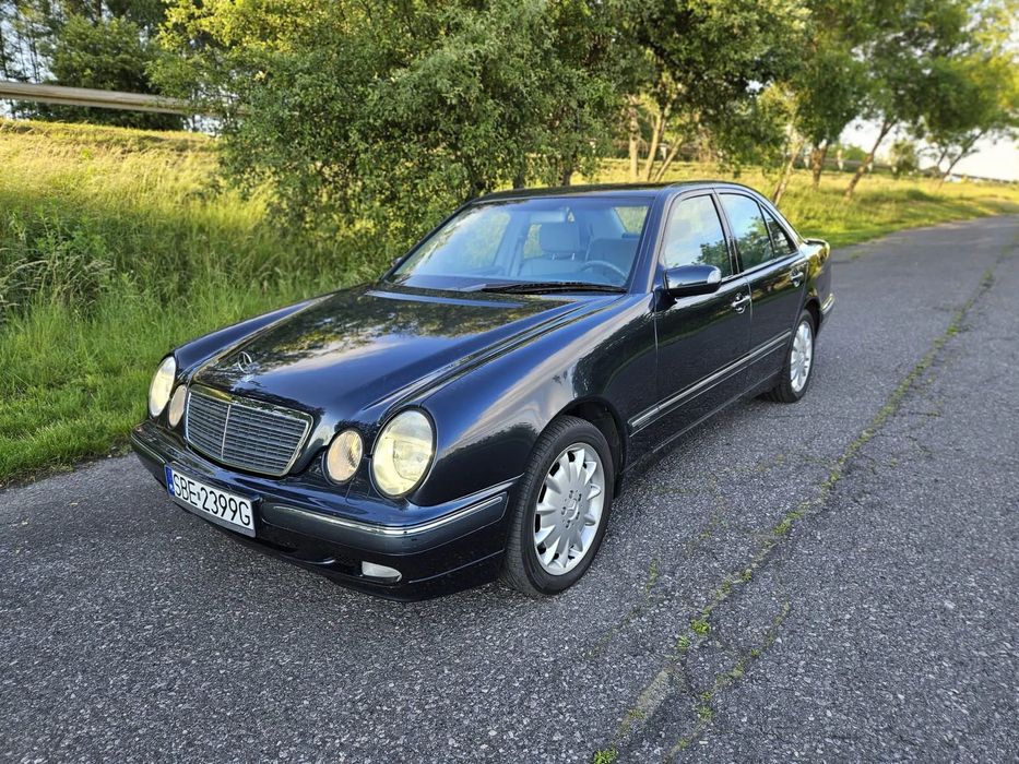 Mercedes-Benz Klasa E Sprzedam W210 4.3 4M z 1999 roku z niskim przebiegiem.
