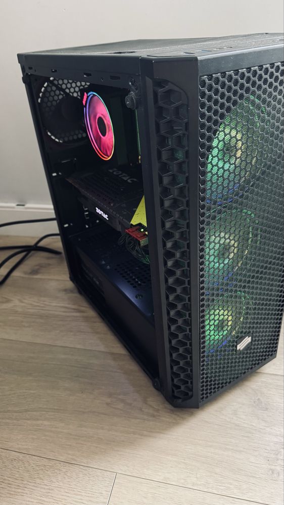Komputer gamingowy PC AMD Ryzen 7 2700 8-core + GTX 1070 32 GB RGB