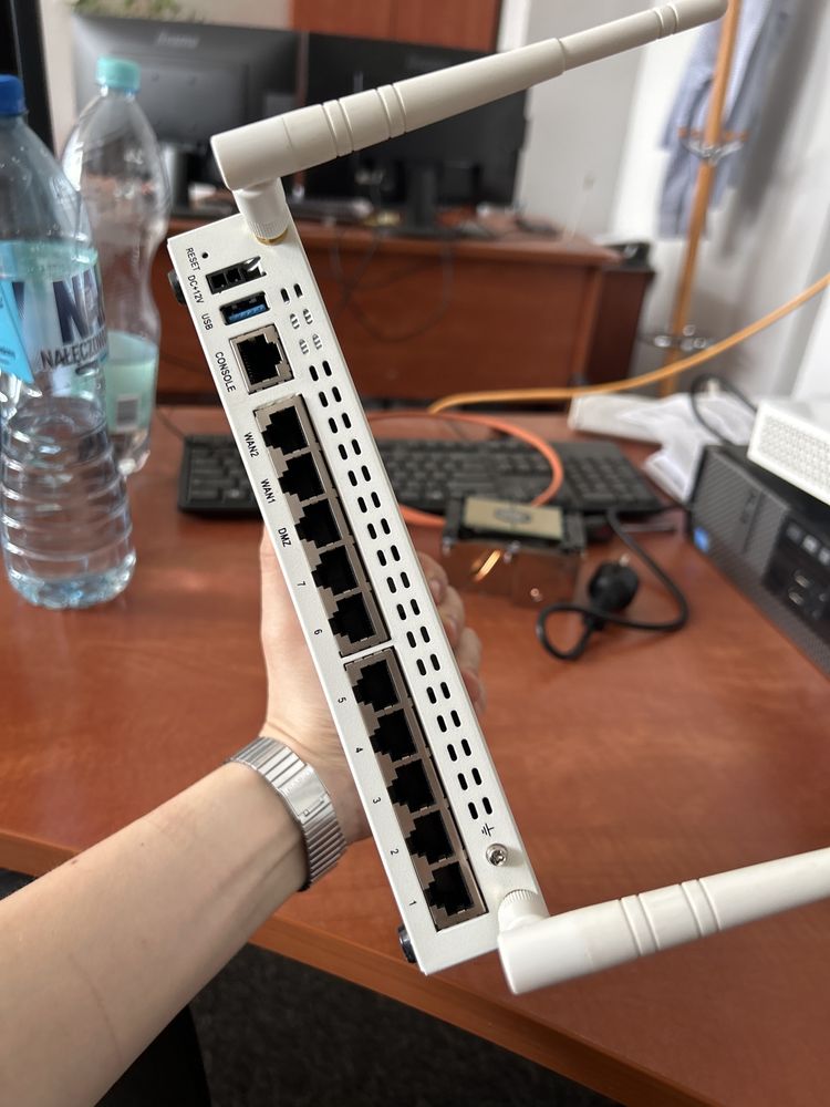 Router FORTINET FortWiFi60E