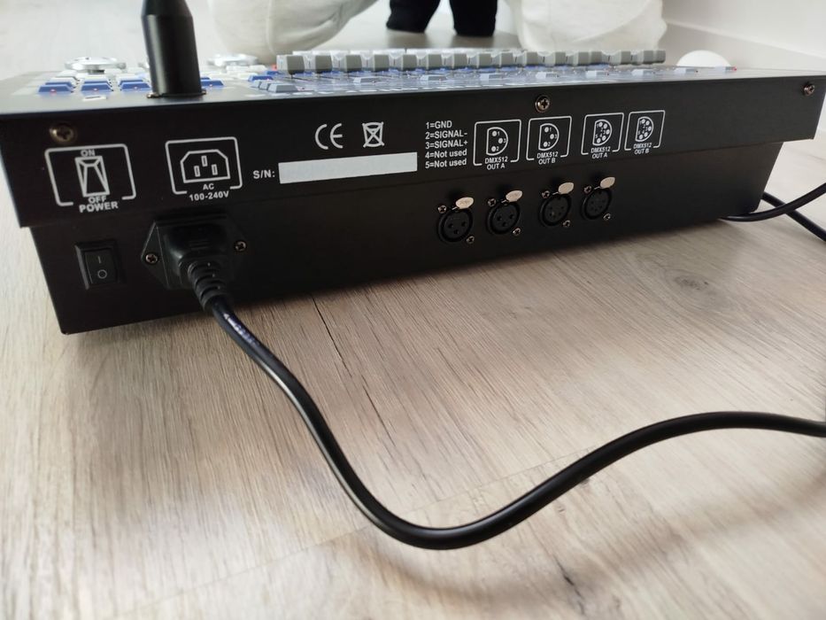 Profesjonalny sterownik oświetlenia DMX 1024