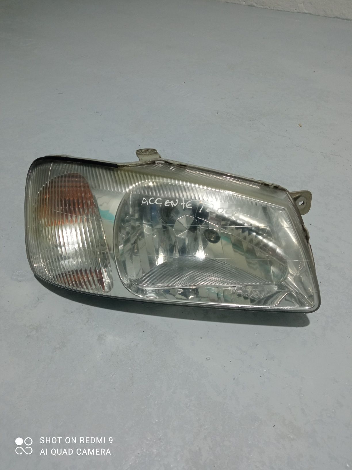 Farol direito Hyundai Accent de 1999 a 2002