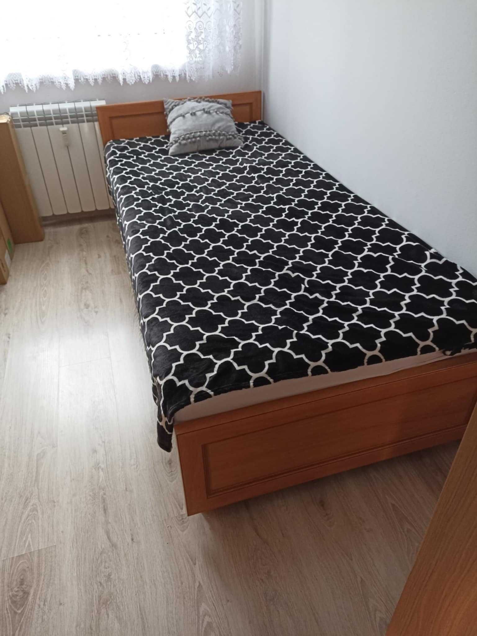 Sprzedam 2 komody, szafę, łóżko z materacem