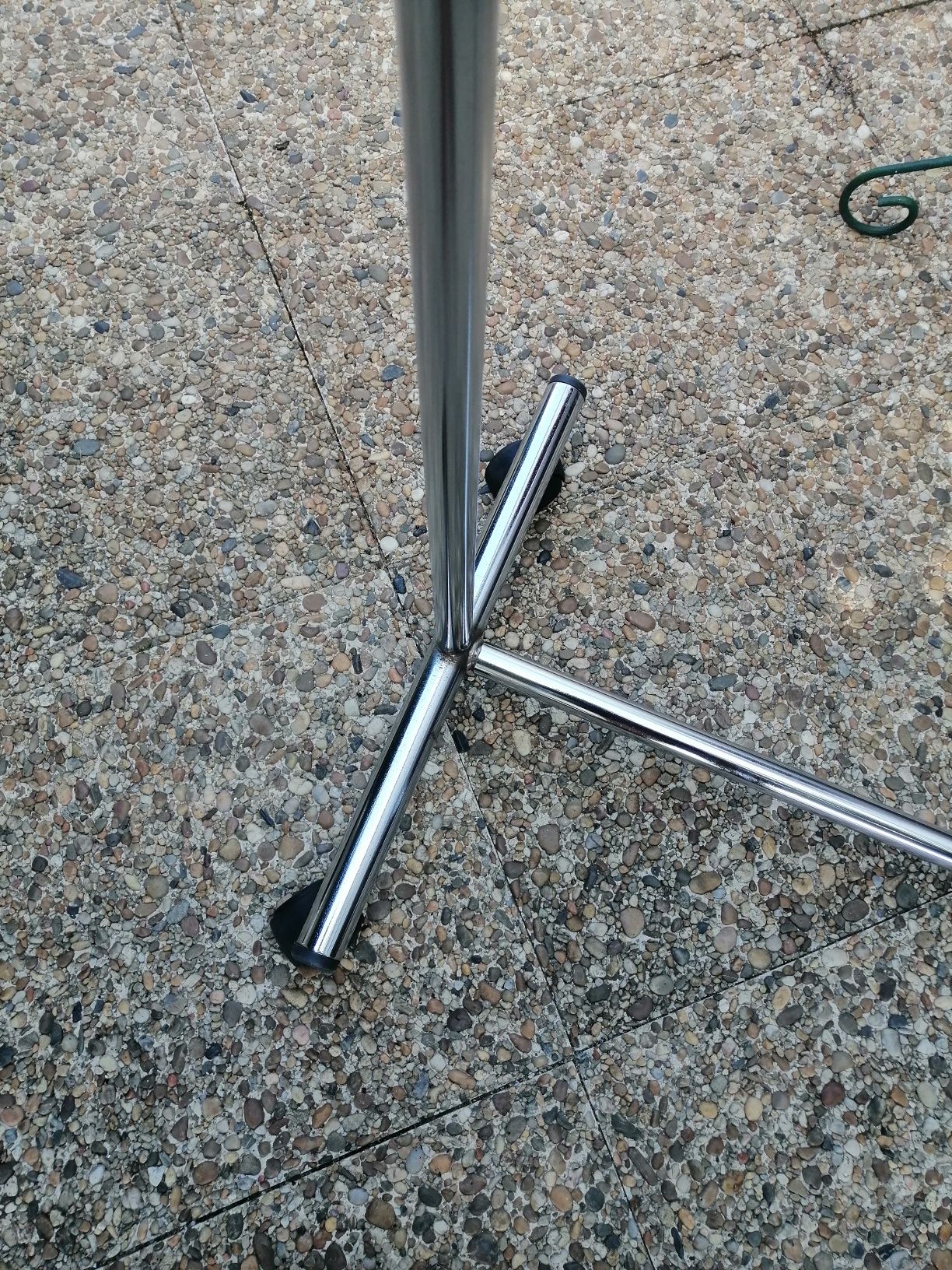 Charriot/suporte para crosetas de metal super maciço inoxidável.
Taman