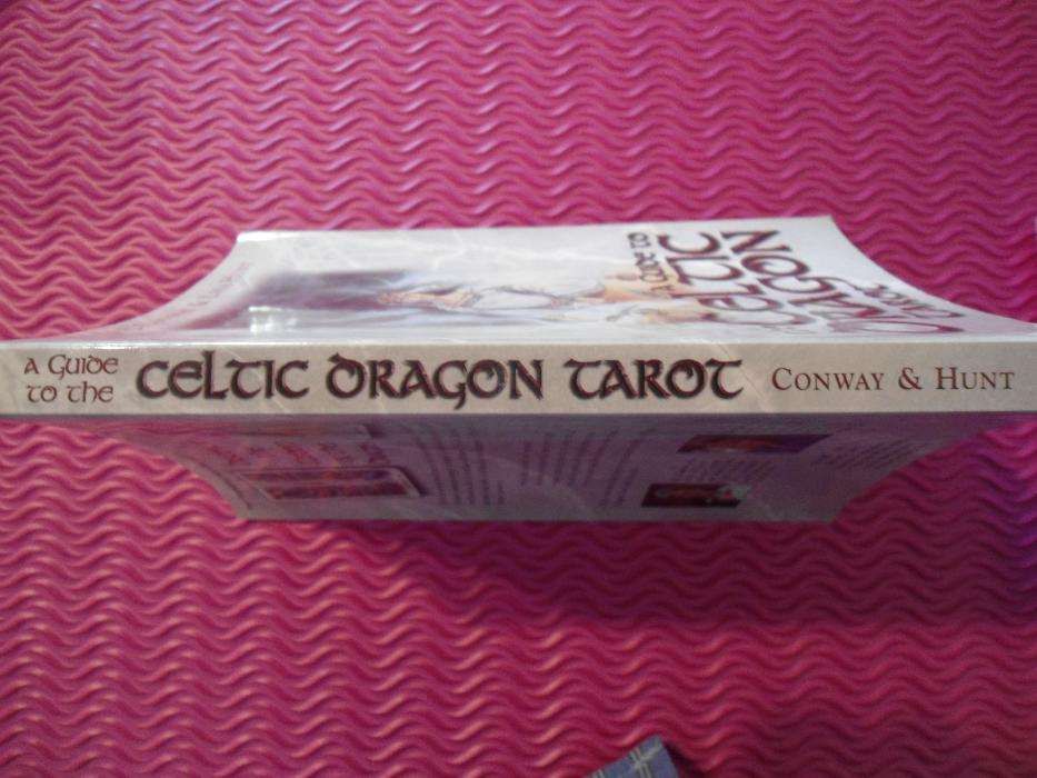 A Guide to the Celtic Dragon Tarot de D.J. Conway & Lisa Hunt