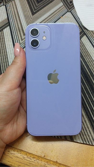 Iphone 12 roxo em otimo estado apenas um arranjam na tela da frente