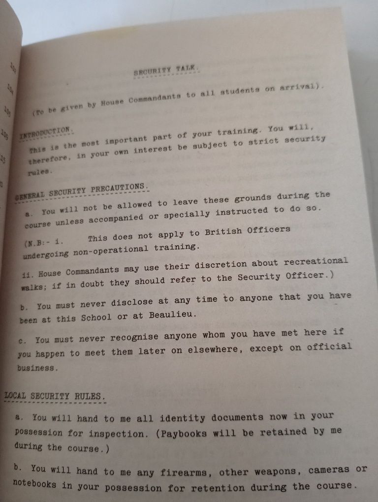 Special Operations Executive. SOE Manual: How to be an Agent in Occupi
