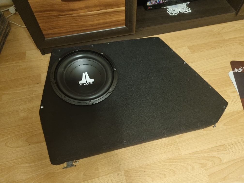 Subwoofer do Ford Focus MK2 głośnik JL AUDIO 10W0v3-4