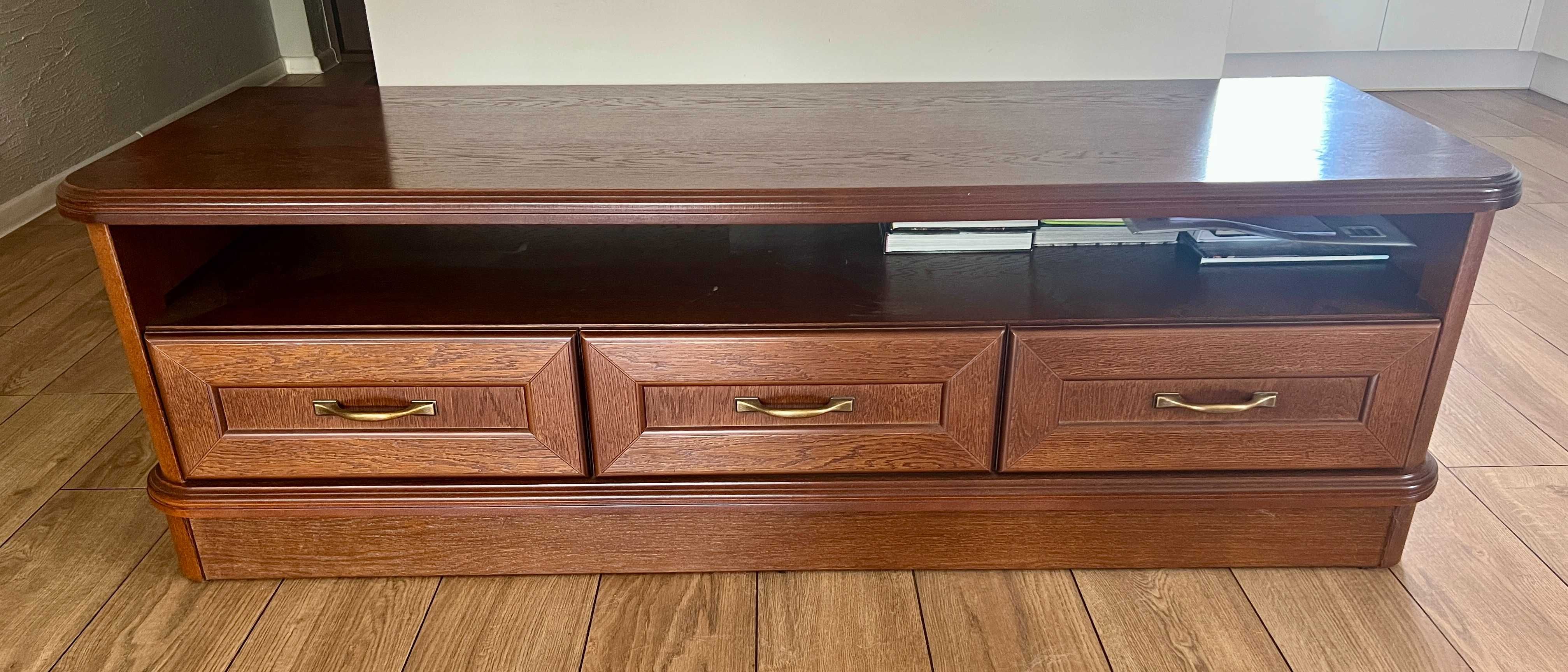 Komplet eleganckich mebli z litego drewna