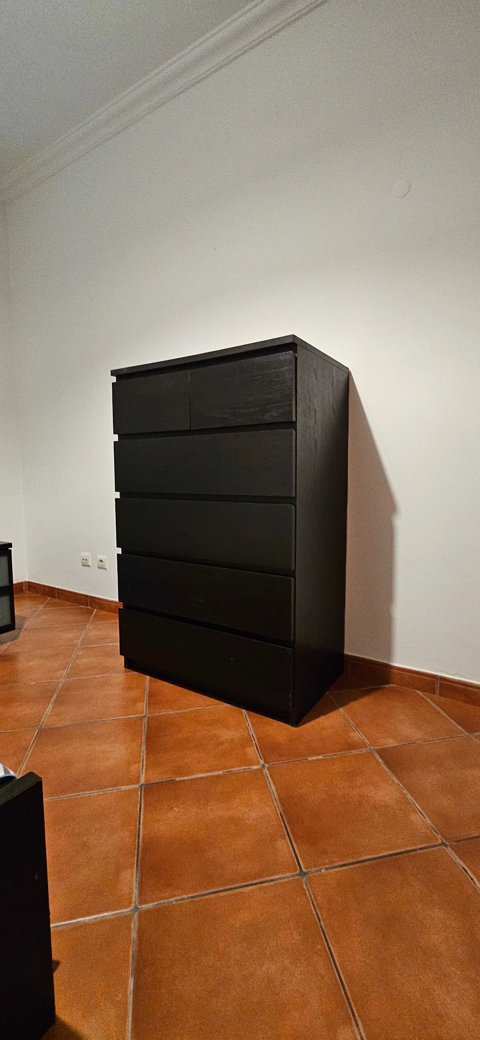 Mesa de cabeceira e cómoda  IKEA