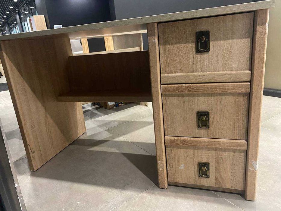 Столи комп'ютерні, кожен 1000грн, за ціну можемо домовитись