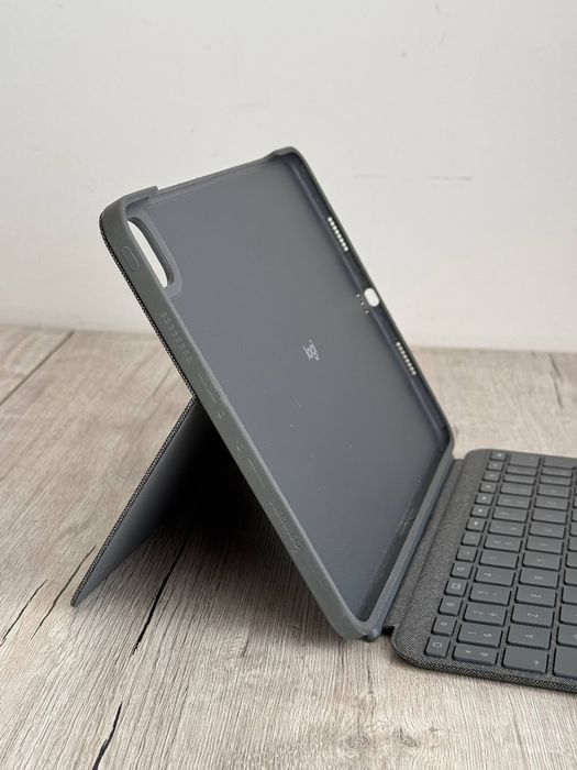 Чохол-клавіатура Logitech Combo Touch для iPad Pro 11 (920-010144)